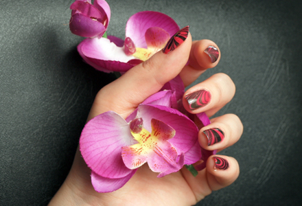 Modele de unghii water marble. Cum iti faci modele de manichiura in apa 7 model de unchii sub apa
