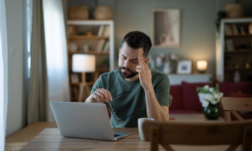 De ce ne simțim epuizați chiar și când nu facem nimic