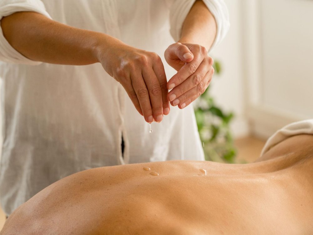 Masajul relaxant și uleiurile folosite. De ce aceeași ședință poate fi complet diferită de la un terapeut la altul 1 Masajul relaxant si uleiurile folosite